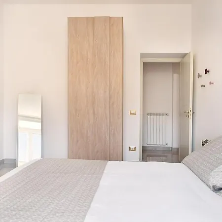 Idyllia - Spacious Bright Flat Apartment